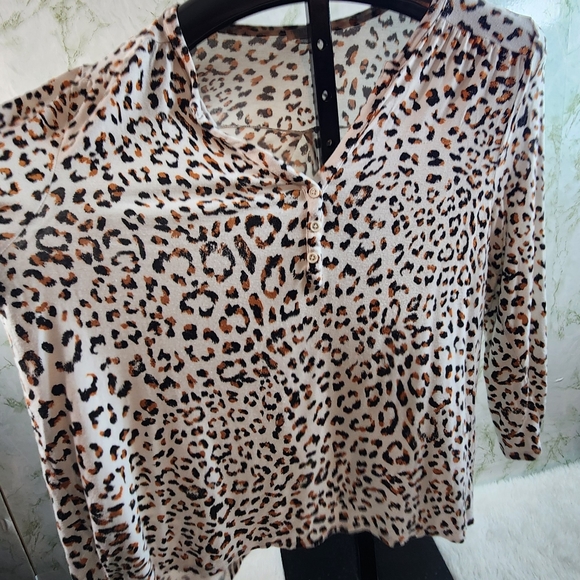 FINN & GRACE Print Top - Picture 6 of 10